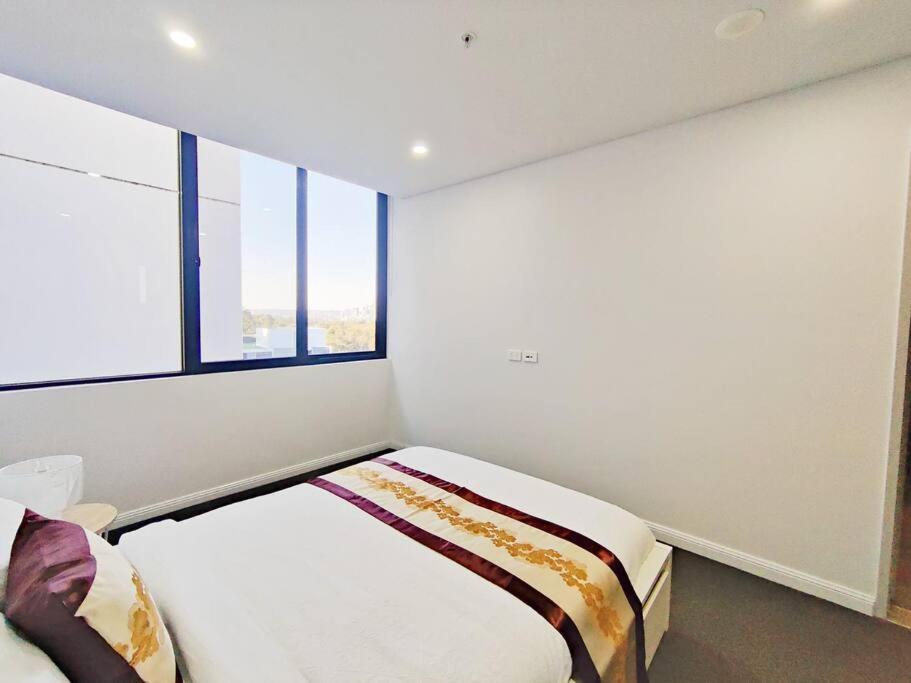 Sun-filled W Stunning Open Views Of Park&city Apartment Sydney